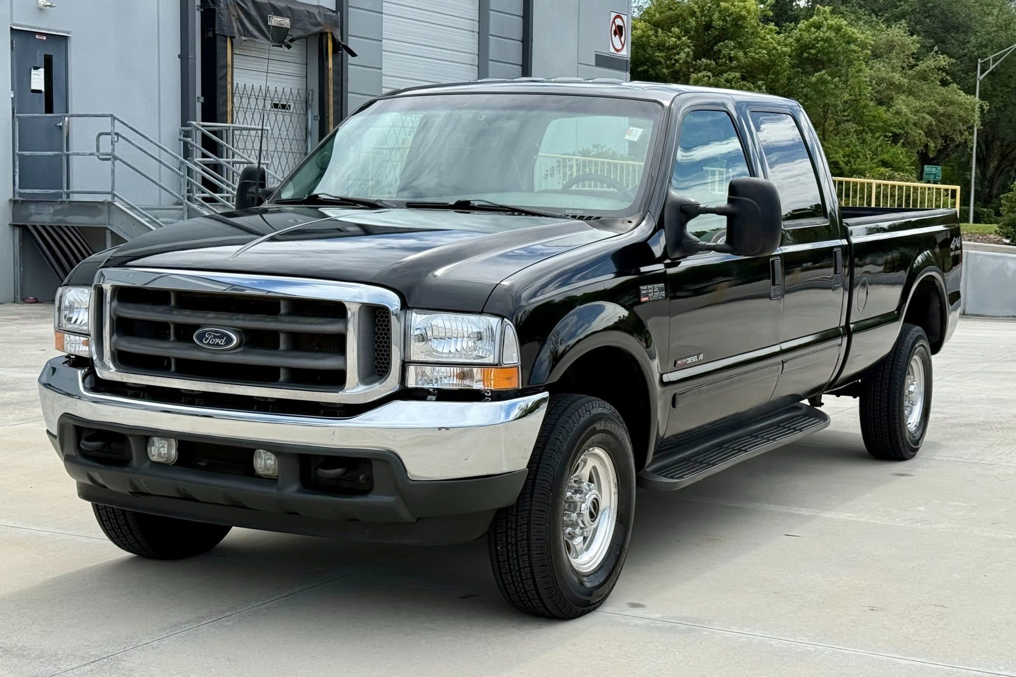 2002 Ford F-350 Super Duty Lariat Crew Cab Power Stroke 4×4 5-Speed at No Reserve