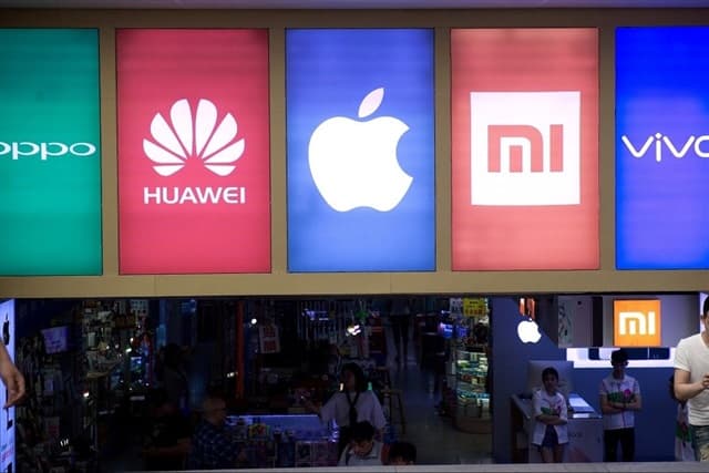 Memory shortages squeeze smartphone shipments, leaving Chinese brands to sell the AI upgrade