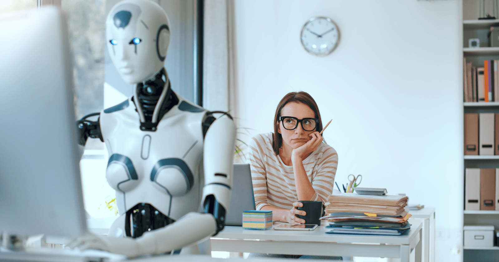 Heavier reliance on AI correlates with weaker critical thinking and recall. One 2025 trial saw AI-assisted learners retain just 57.5% on a delayed test versus 68.5% for those who went without