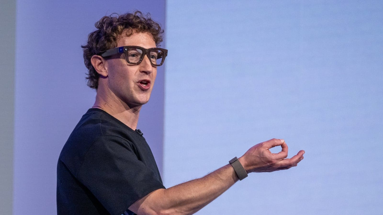 All-Seeing AI: Wearables boom brings a fresh privacy risk