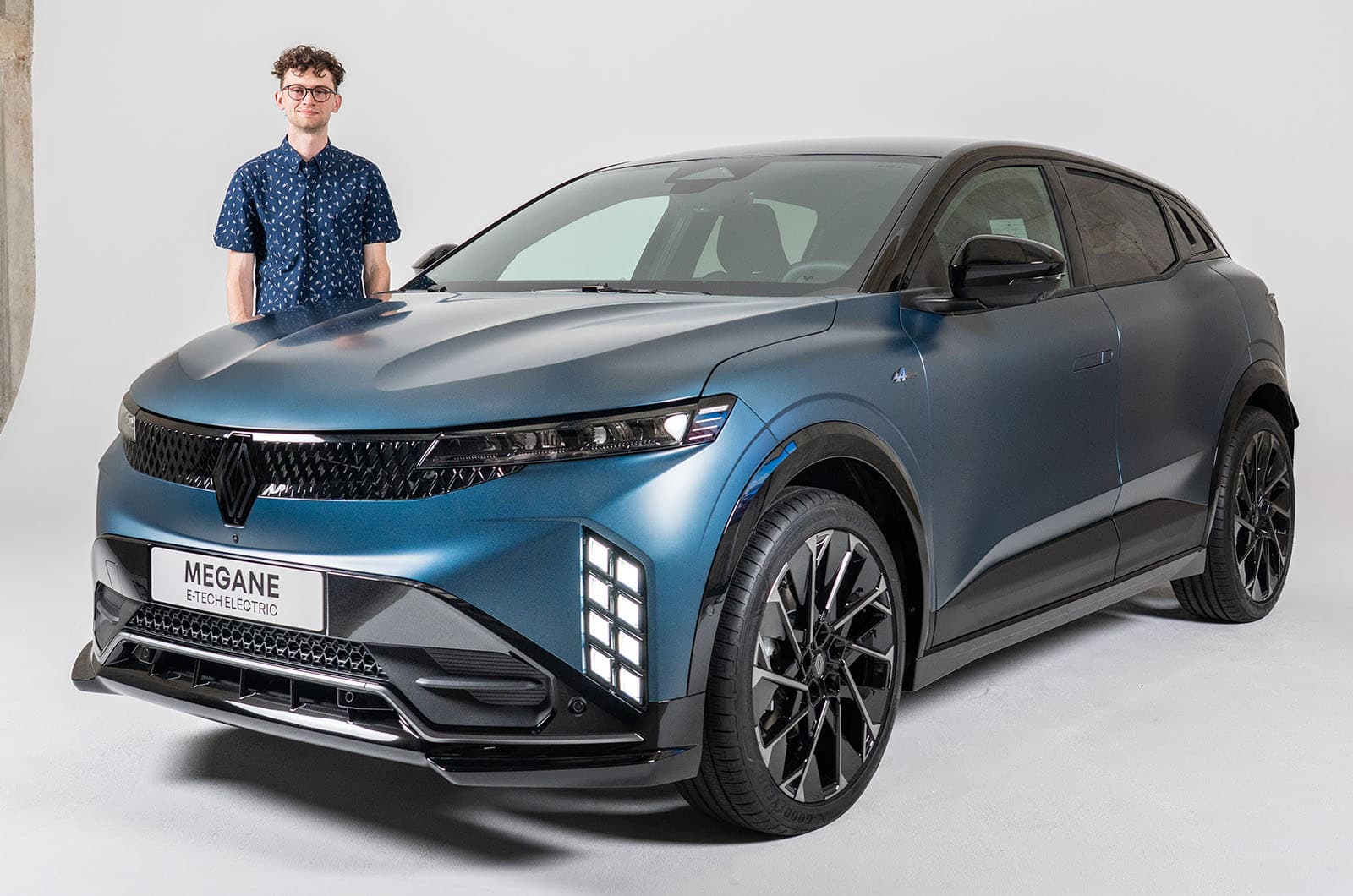 Updated Renault Megane brings new face and 310 miles of range