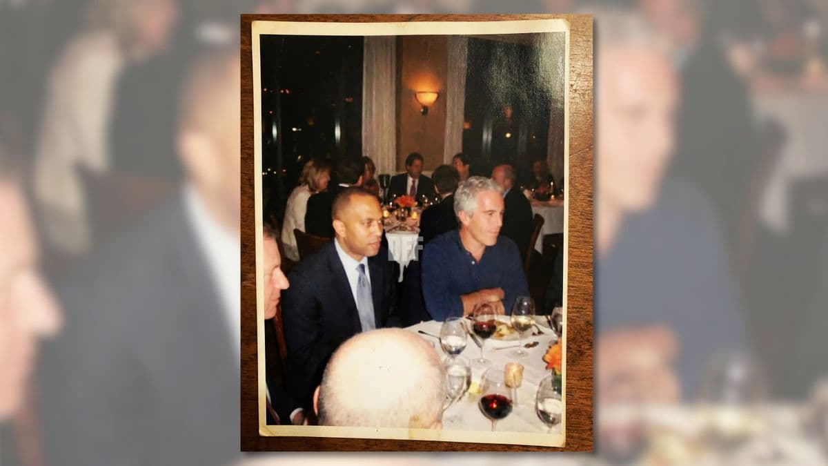 Beware alleged photo of Hakeem Jeffries with Epstein