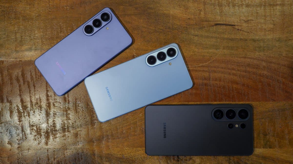 Samsung Galaxy S26 vs. Apple iPhone 17: Battle of the Premium Phones