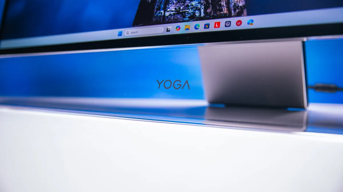 Lenovo Yoga AIO i Aura Edition (32-Inch, Intel): A High-Style, High-Power All-In-One