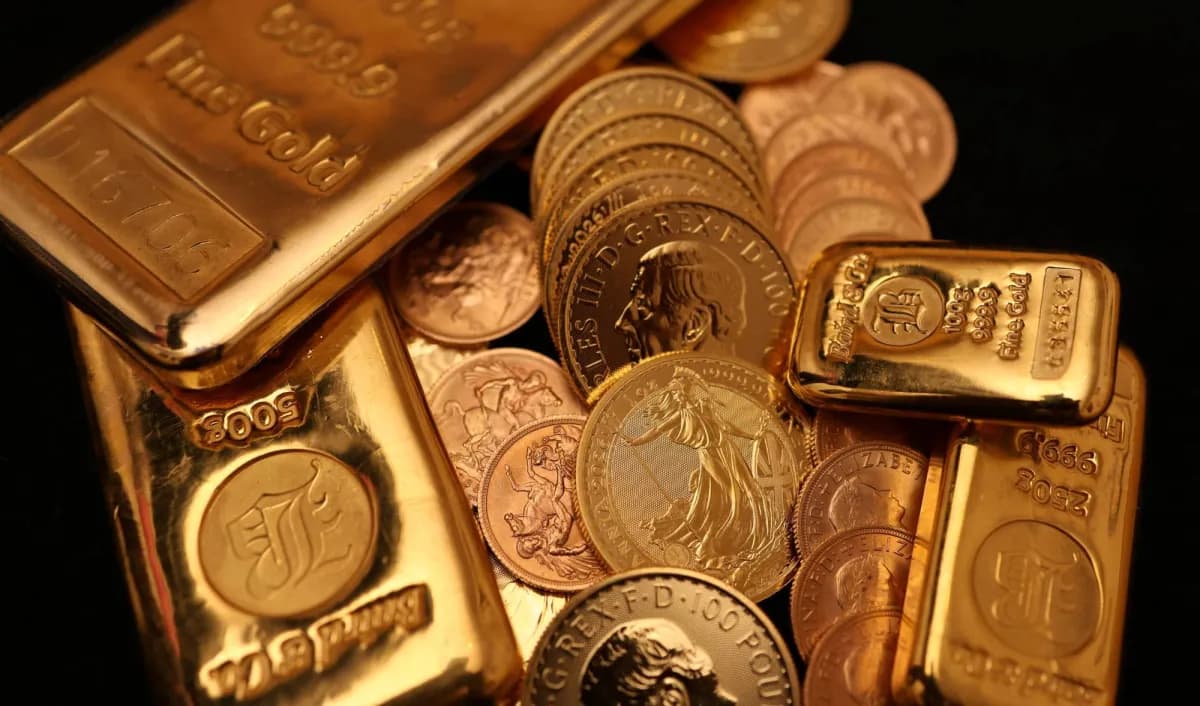 Gold Slips Over 2% as Dollar Holds Firm on Fed Rate-hike Expectations